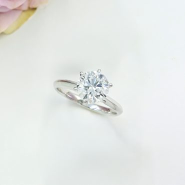 18K White Gold Diamond Ring