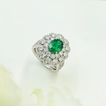 18K White Gold Emerald Diamond Ring