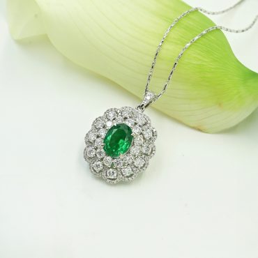 18K White Gold Emerald Diamond Pendant