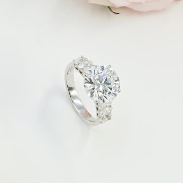 18K White Gold Diamond Ring