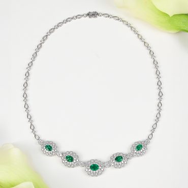 18K White Gold Emerald Diamond Necklace