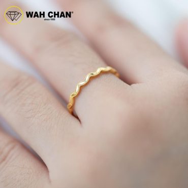 WAH CHAN 916 Gold Ring - Twisted Wave OSR1093
